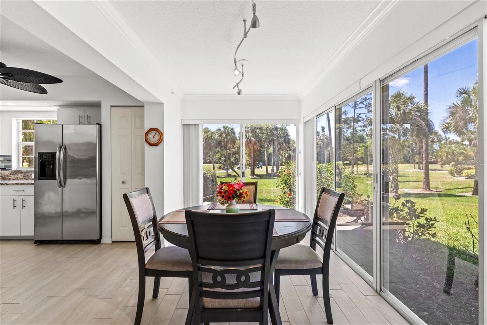 Image 11 of 74 For 811 Montrose Drive 103