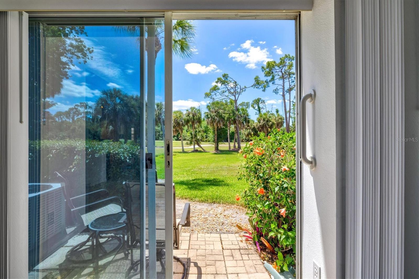 Image 12 of 74 For 811 Montrose Drive 103