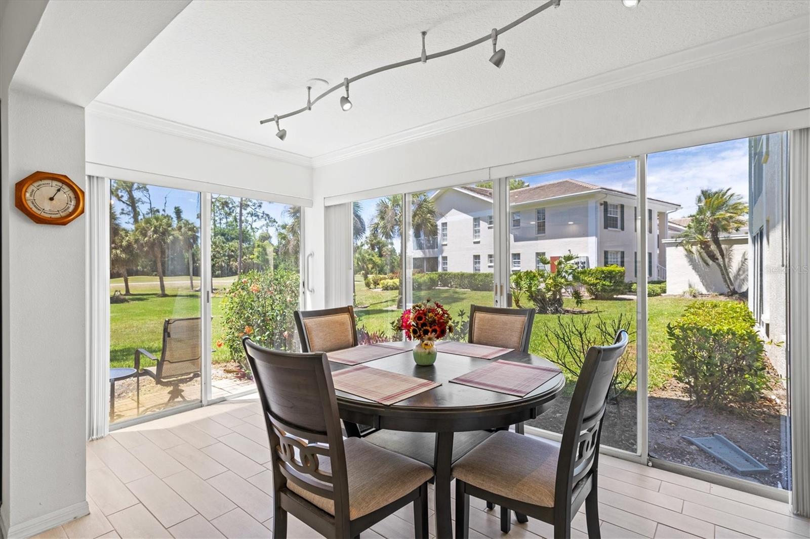 Image 15 of 74 For 811 Montrose Drive 103