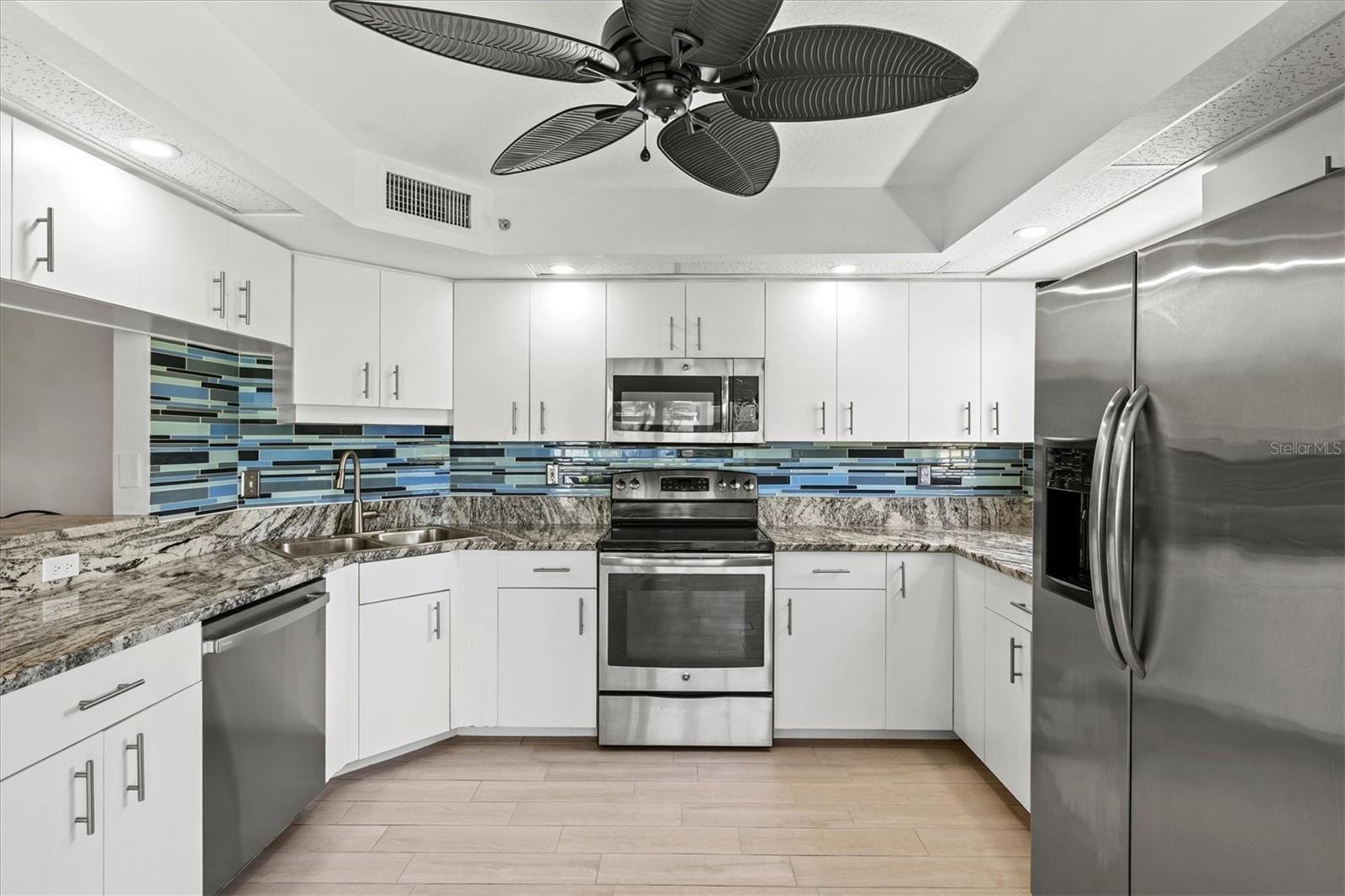 Image 17 of 74 For 811 Montrose Drive 103