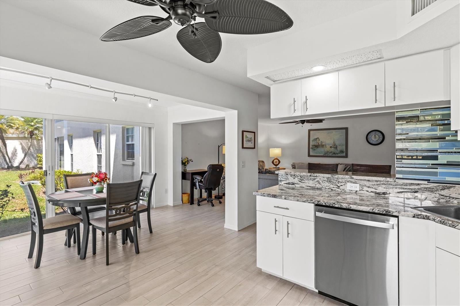 Image 19 of 74 For 811 Montrose Drive 103