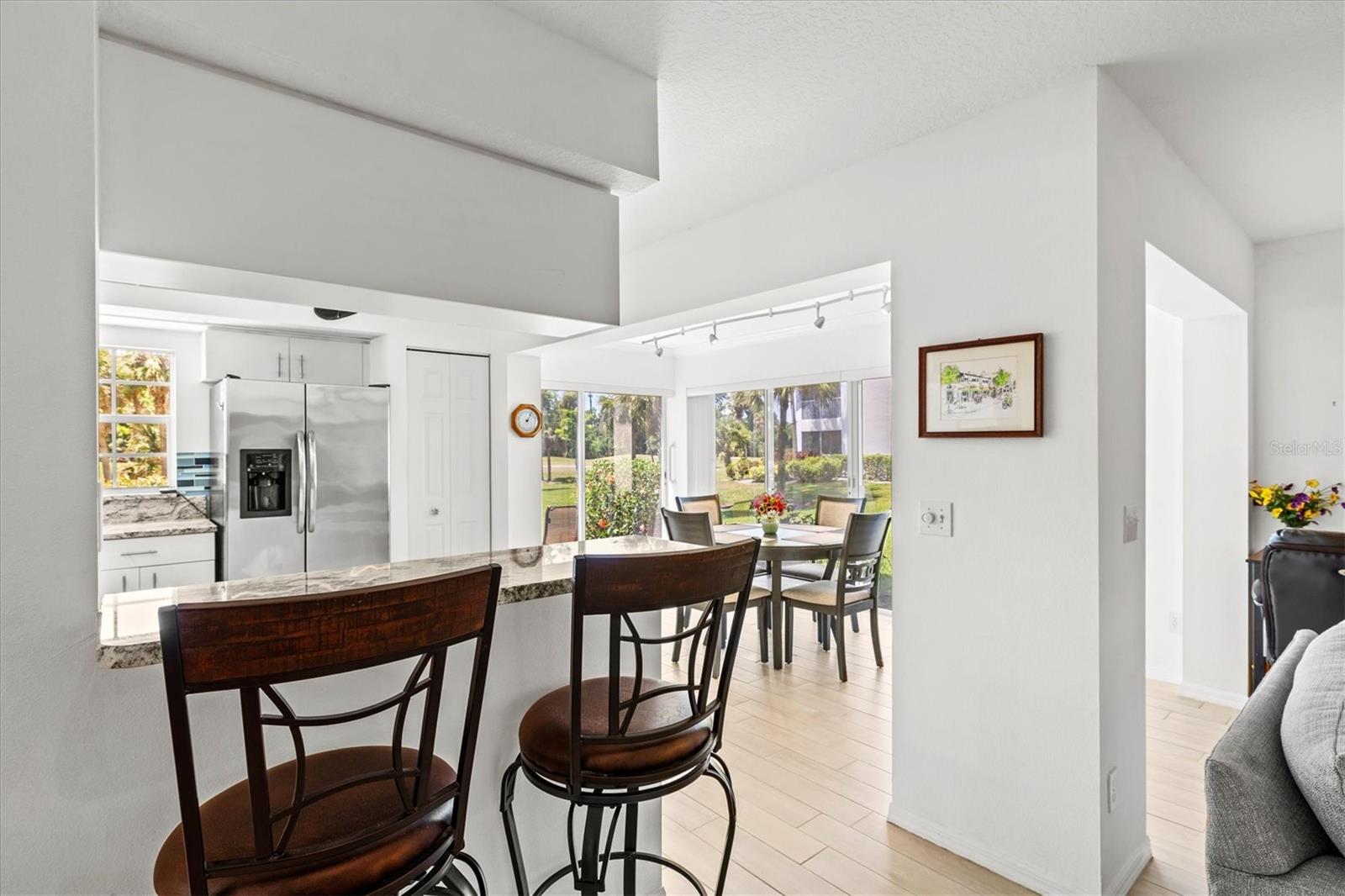 Image 21 of 74 For 811 Montrose Drive 103