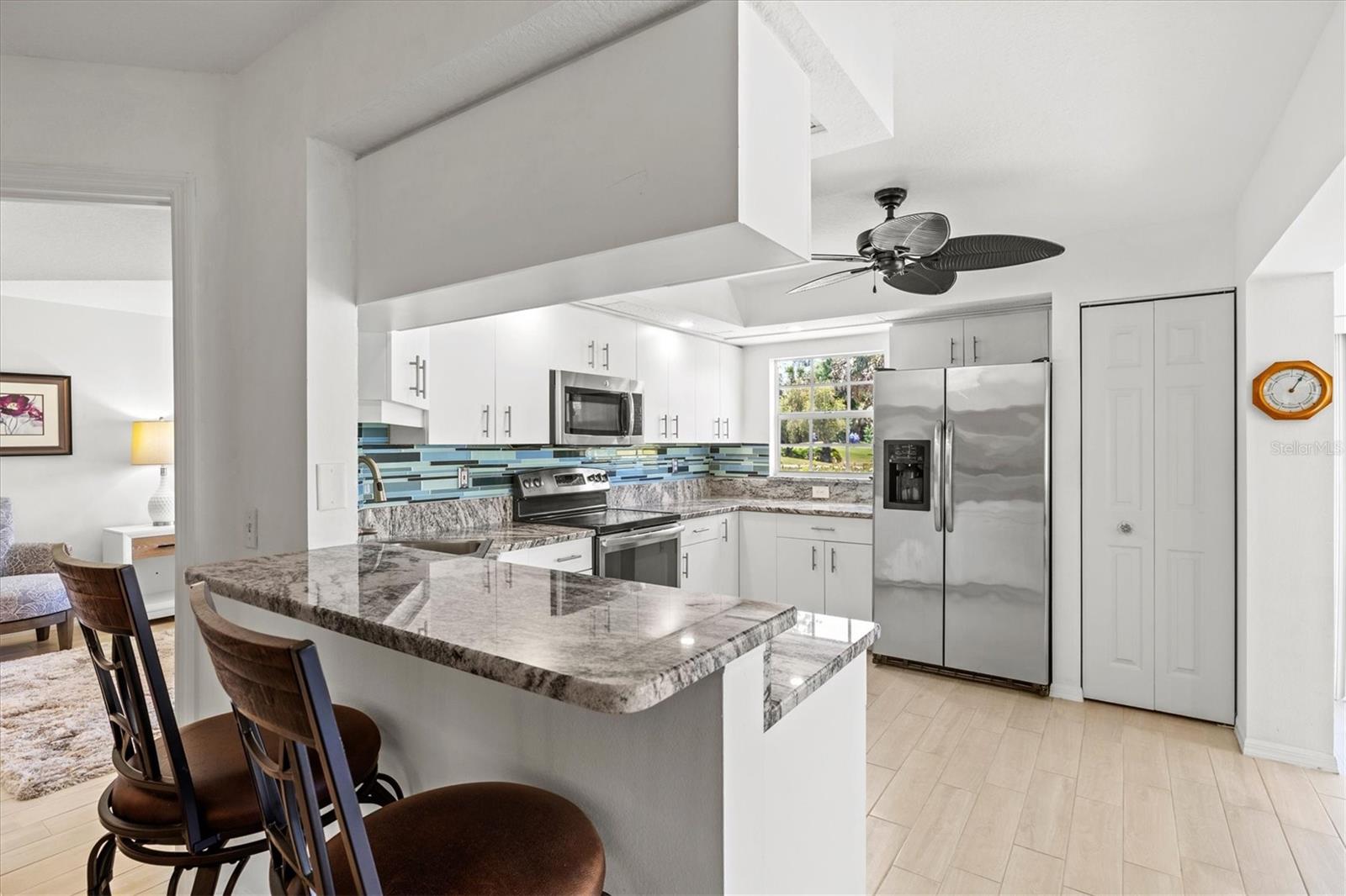 Image 22 of 74 For 811 Montrose Drive 103