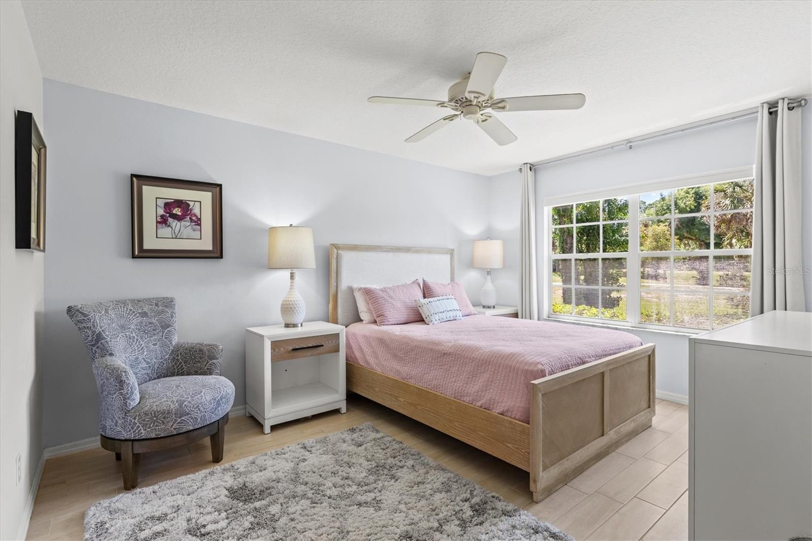 Image 23 of 74 For 811 Montrose Drive 103