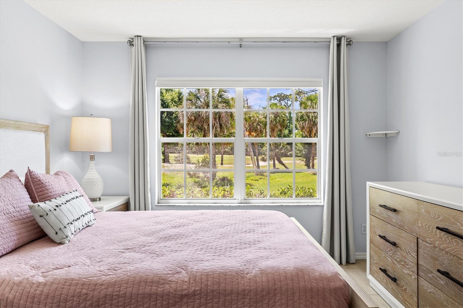 Image 24 of 74 For 811 Montrose Drive 103