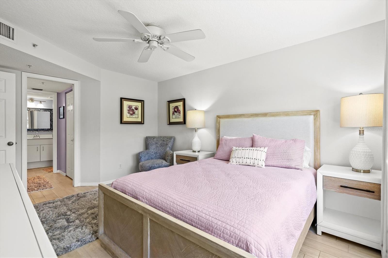 Image 26 of 74 For 811 Montrose Drive 103