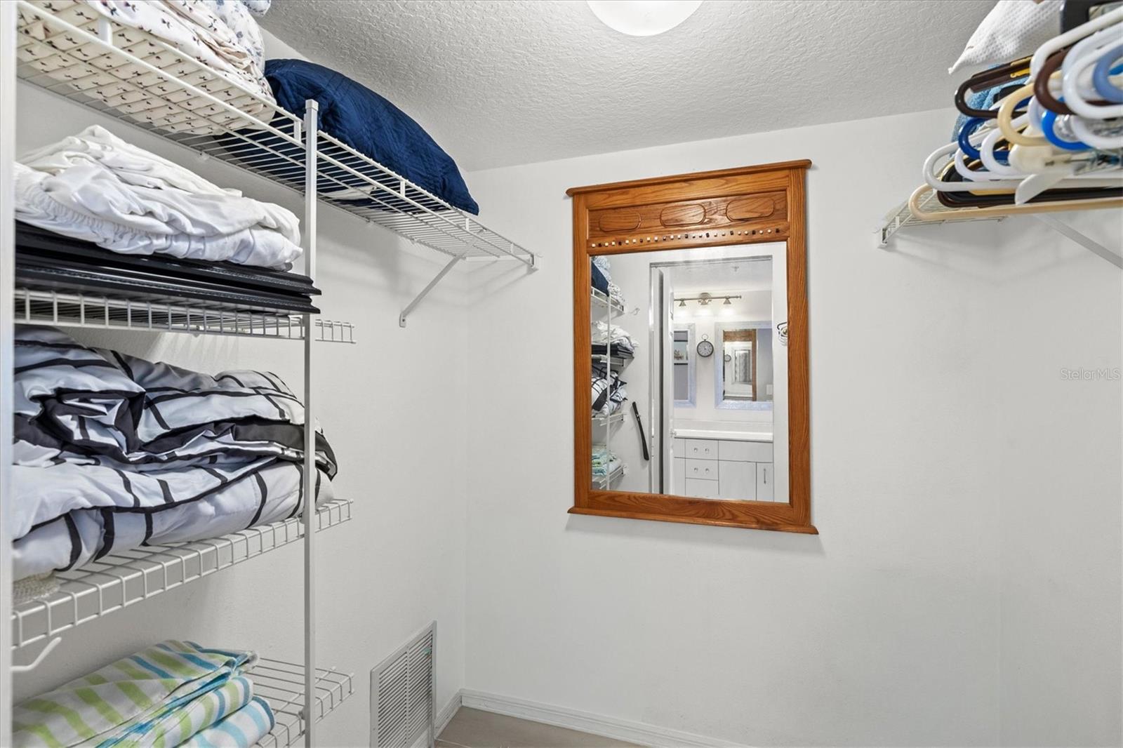 Image 30 of 74 For 811 Montrose Drive 103