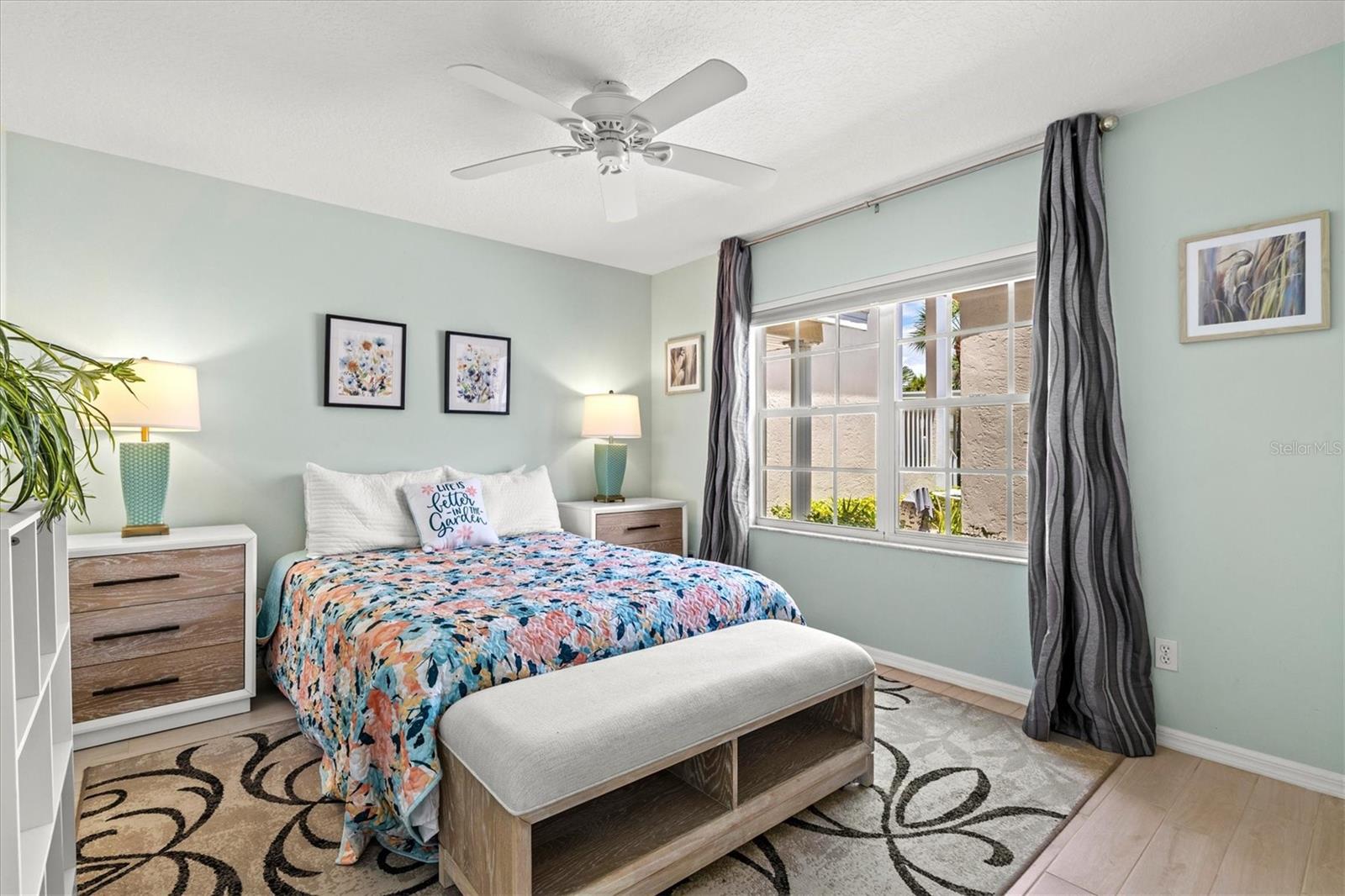 Image 31 of 74 For 811 Montrose Drive 103