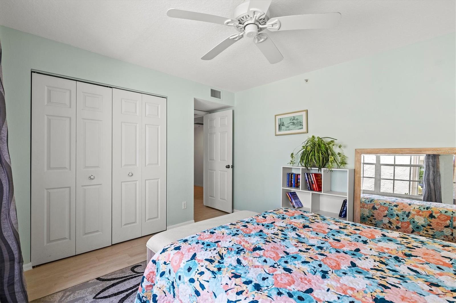 Image 32 of 74 For 811 Montrose Drive 103