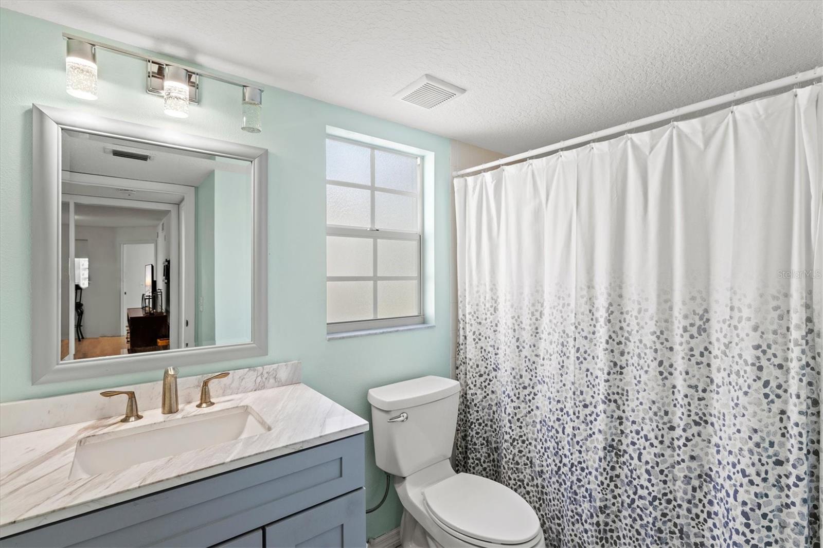 Image 33 of 74 For 811 Montrose Drive 103