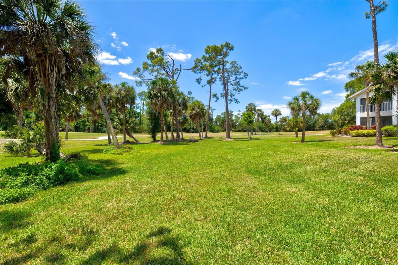 Image 43 of 74 For 811 Montrose Drive 103