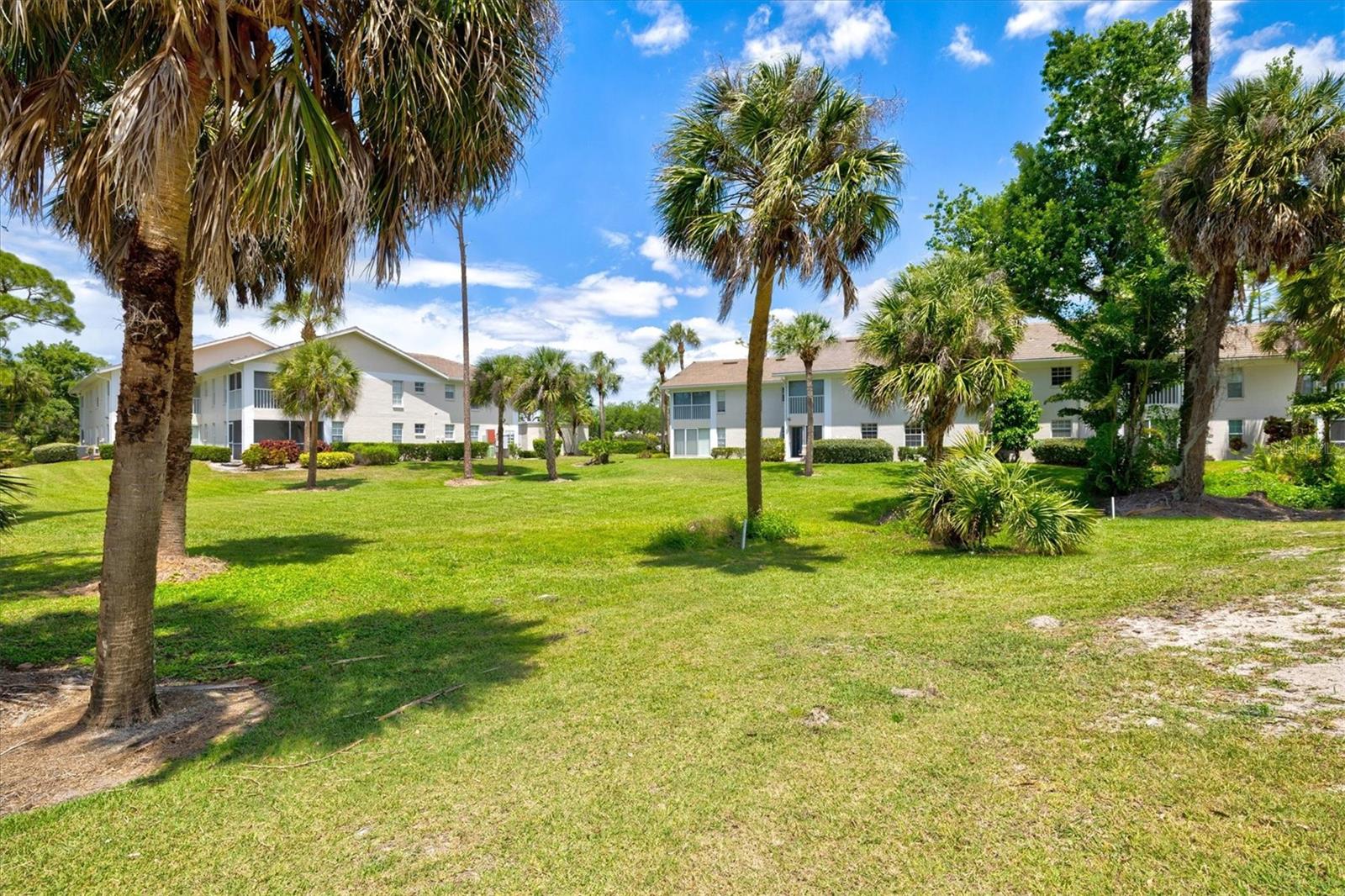 Image 44 of 74 For 811 Montrose Drive 103