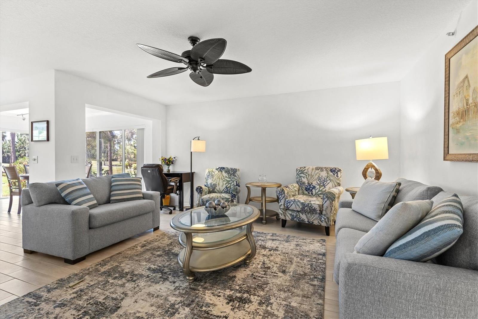 Image 5 of 74 For 811 Montrose Drive 103