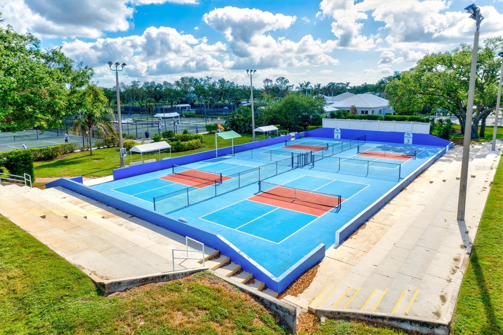 Image 62 of 74 For 811 Montrose Drive 103