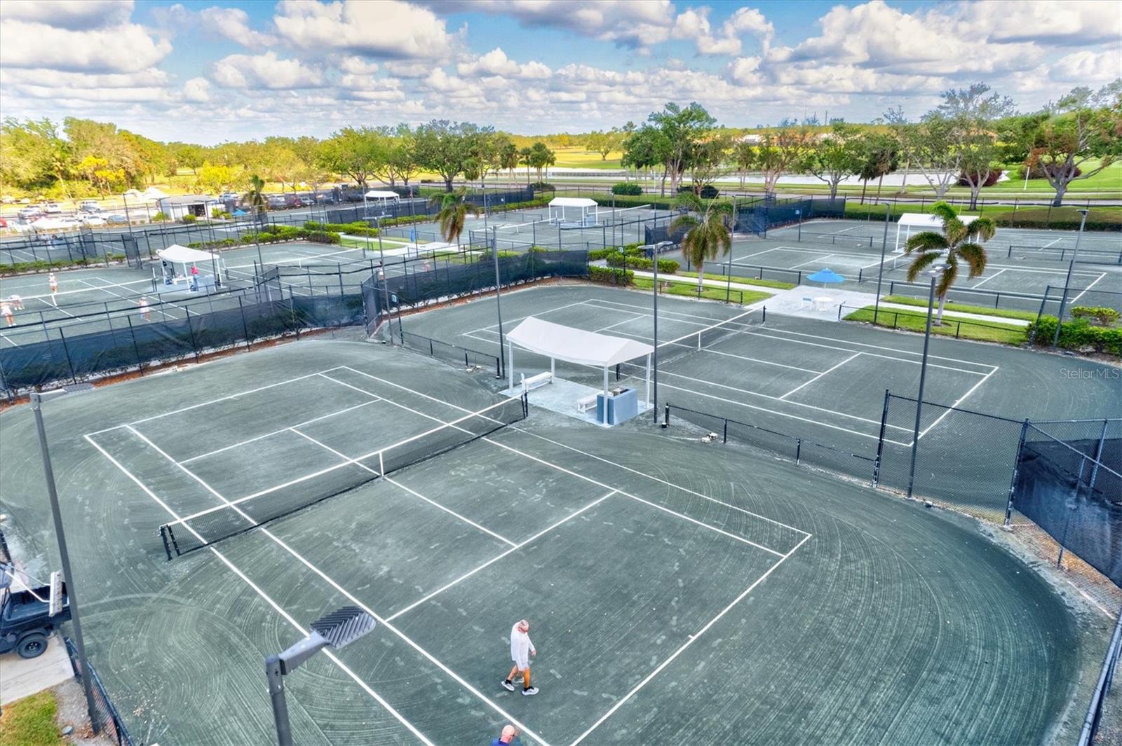 Image 64 of 74 For 811 Montrose Drive 103