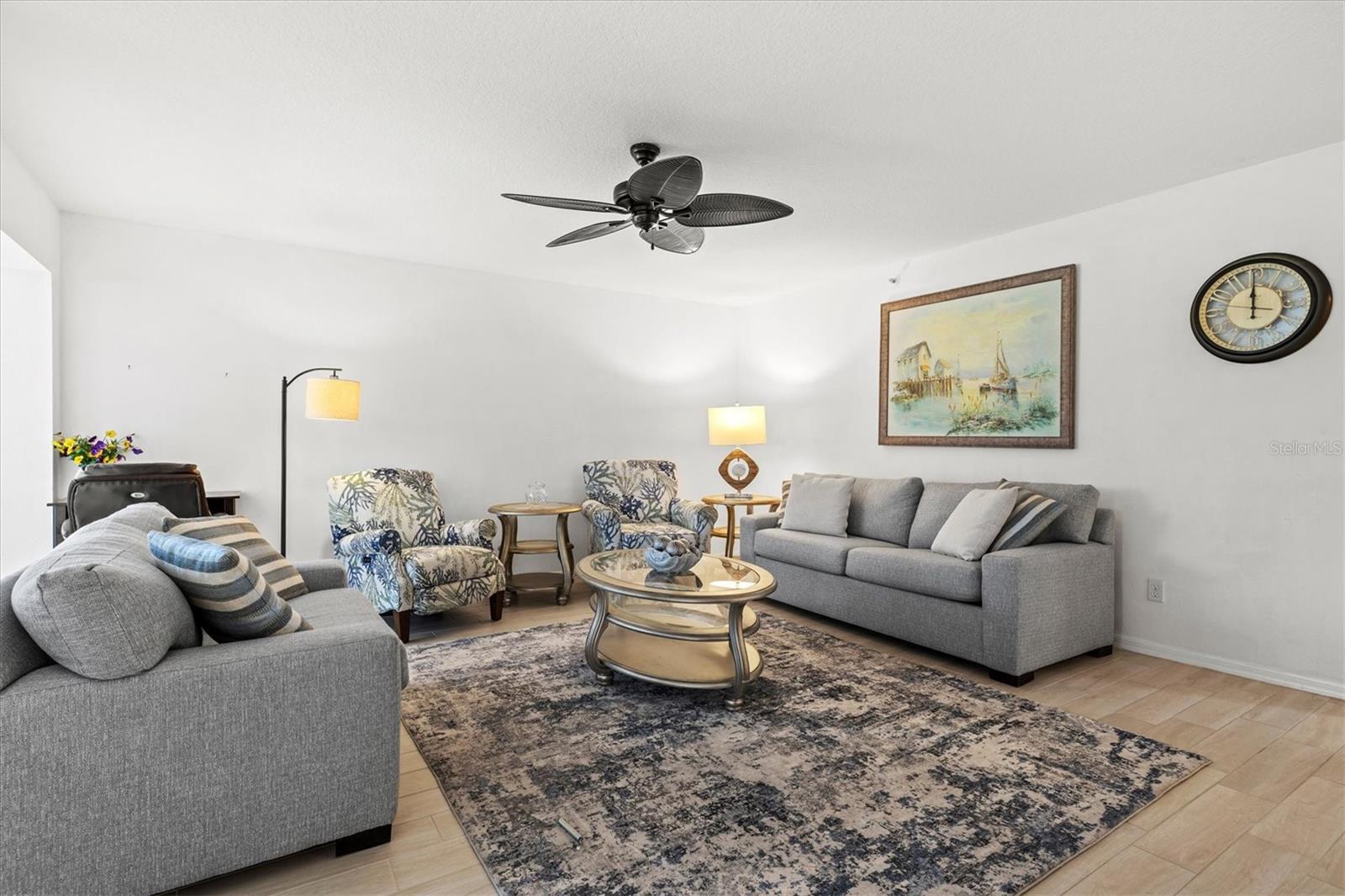 Image 7 of 74 For 811 Montrose Drive 103