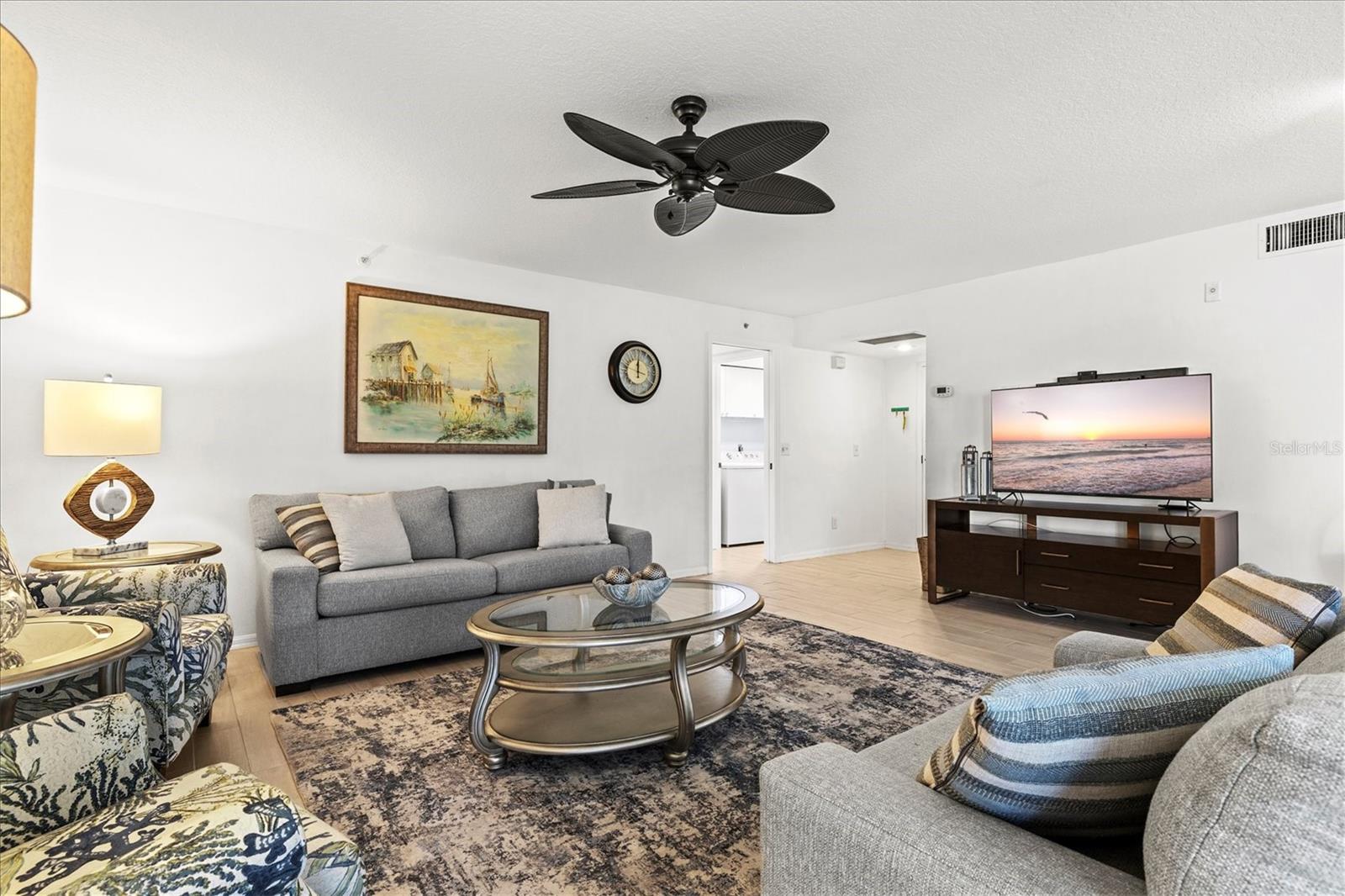 Image 8 of 74 For 811 Montrose Drive 103