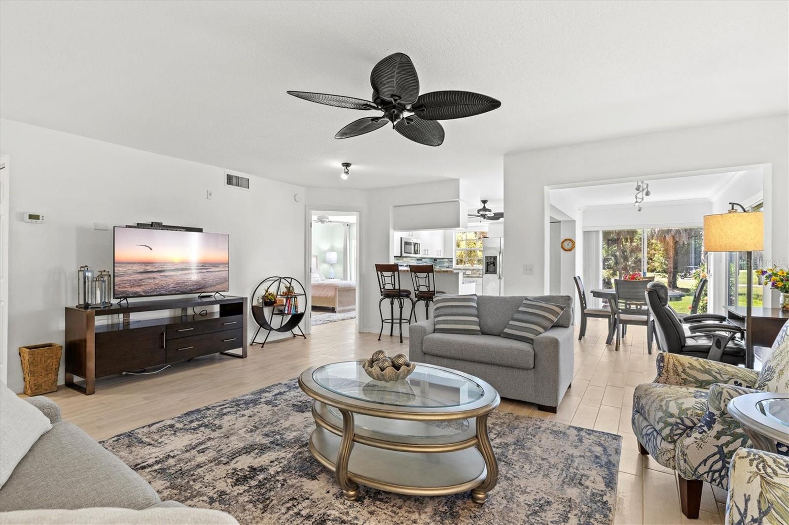 Image 9 of 74 For 811 Montrose Drive 103