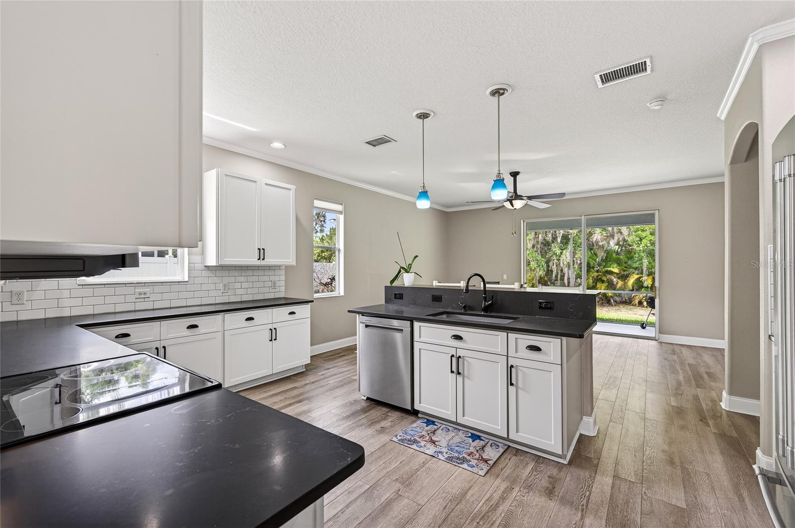 Image 11 of 50 For 3409 38th Terrace E