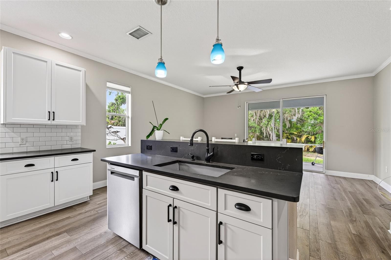 Image 15 of 50 For 3409 38th Terrace E