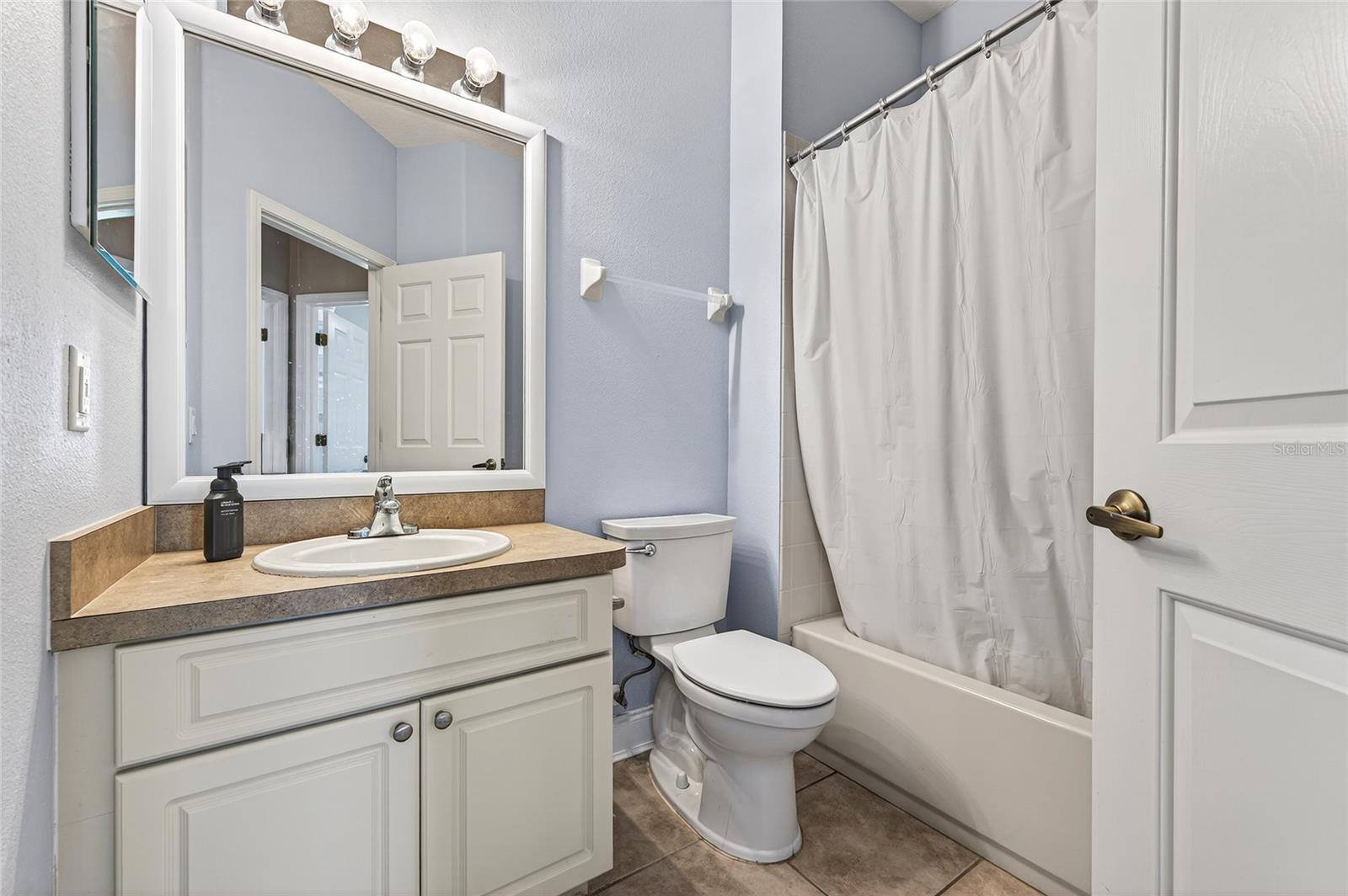 Image 37 of 50 For 3409 38th Terrace E