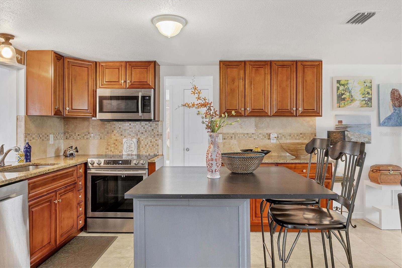 Image 6 of 33 For 1222 Pinebrook Way