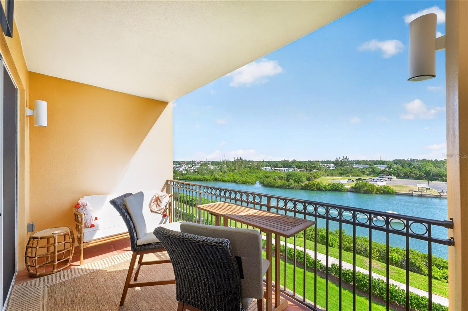 Image 19 of 96 For 167 Tampa Avenue E 513