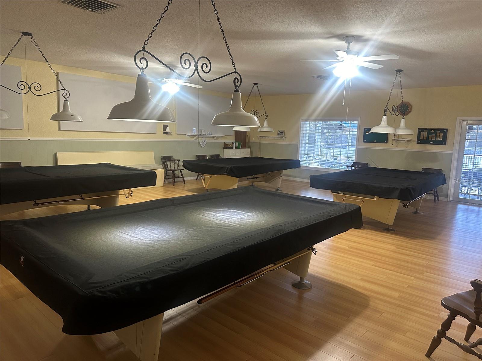 Listing photo id 3 for 5621 Sunflower Road