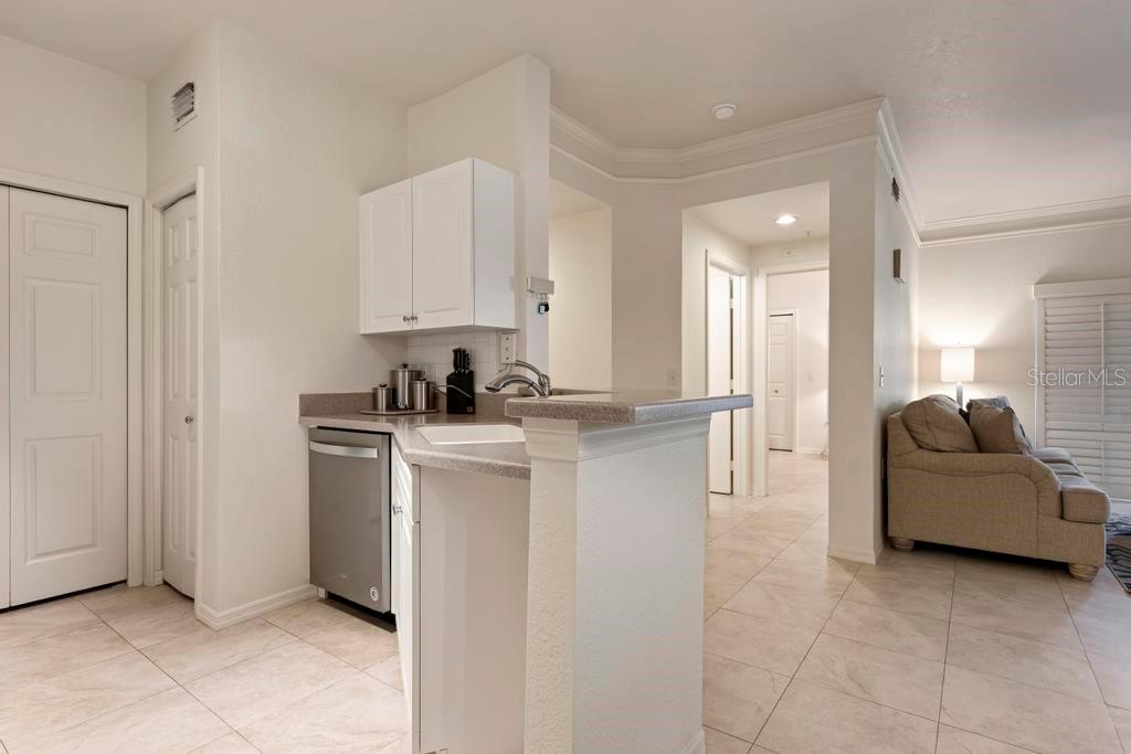 Image 17 of 44 For 5180 Northridge Road 103