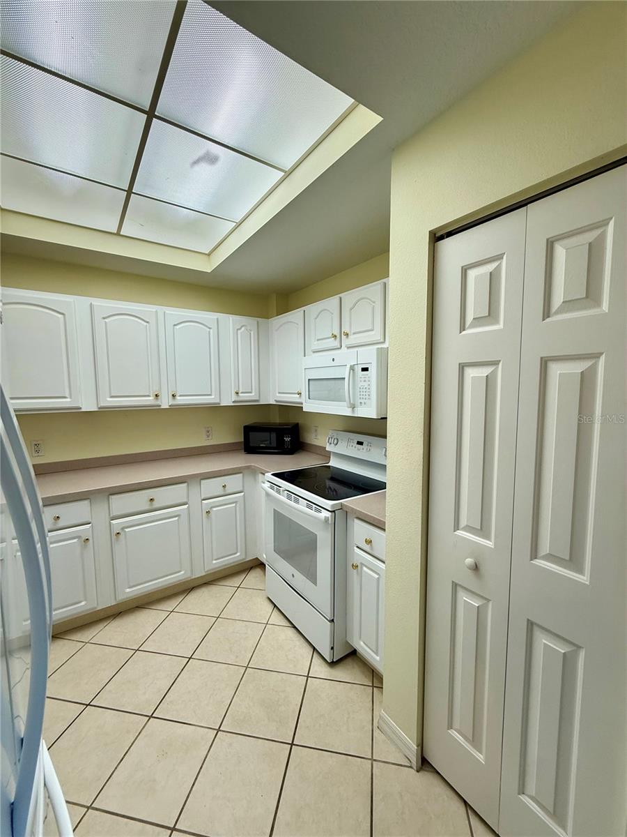 Image 17 of 31 For 3730 Cadbury Circle 528