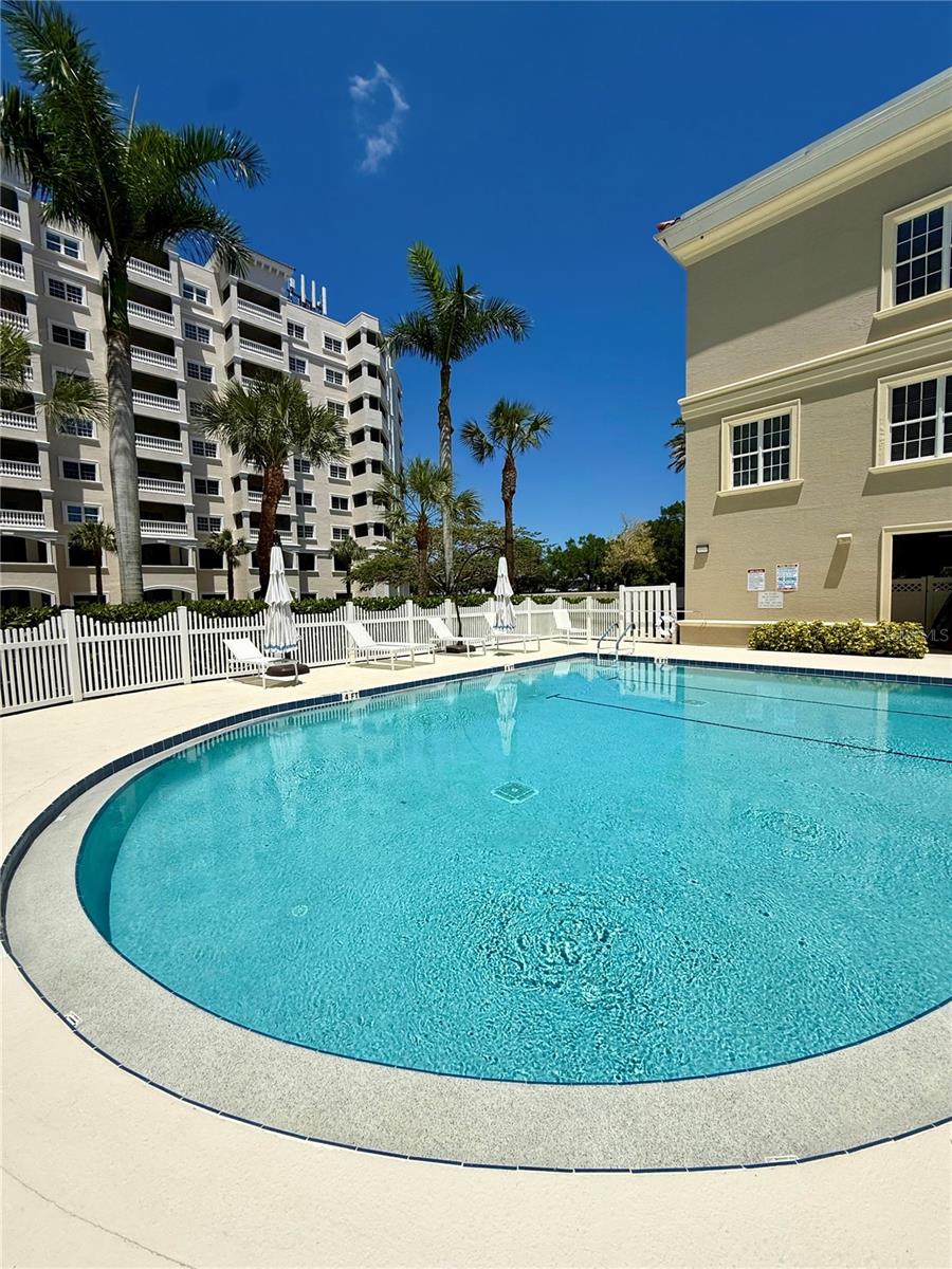 Image 4 of 31 For 3730 Cadbury Circle 528