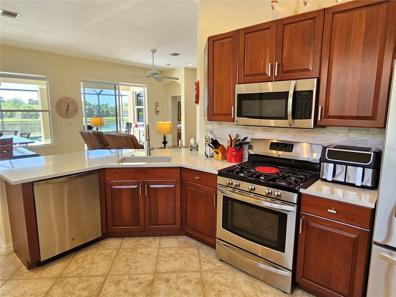 Image 22 of 37 For 133 Treviso Court