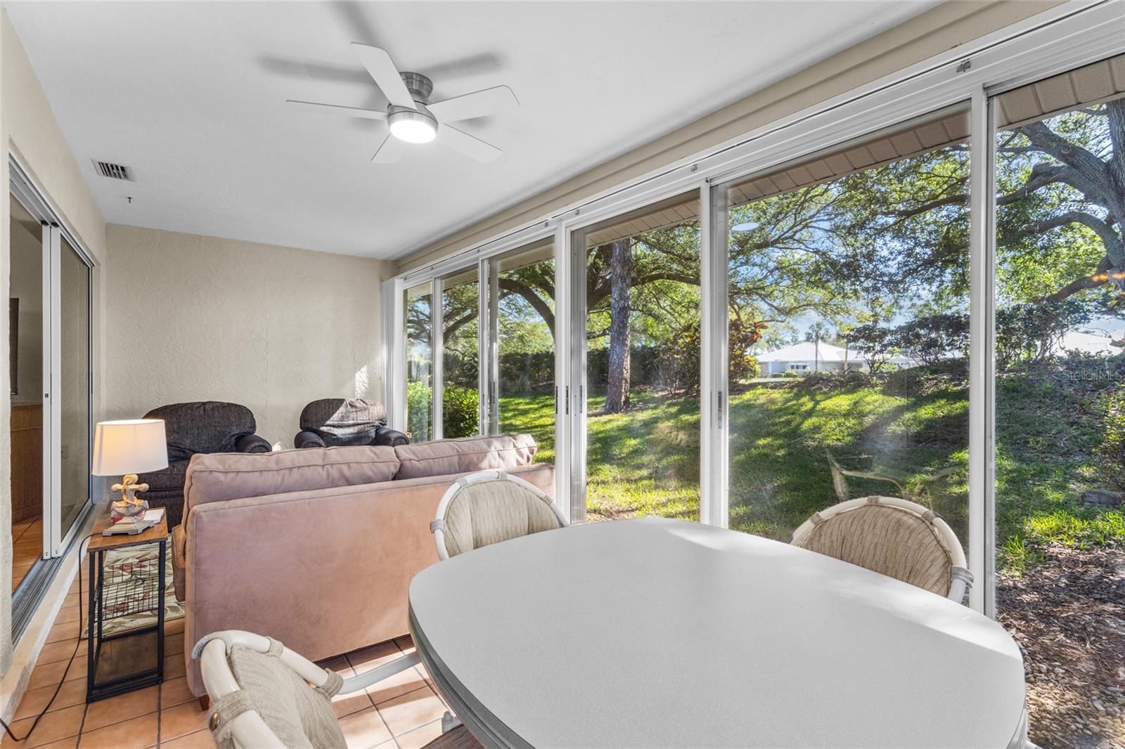 Image 22 of 76 For 138 Southampton Place S # 357