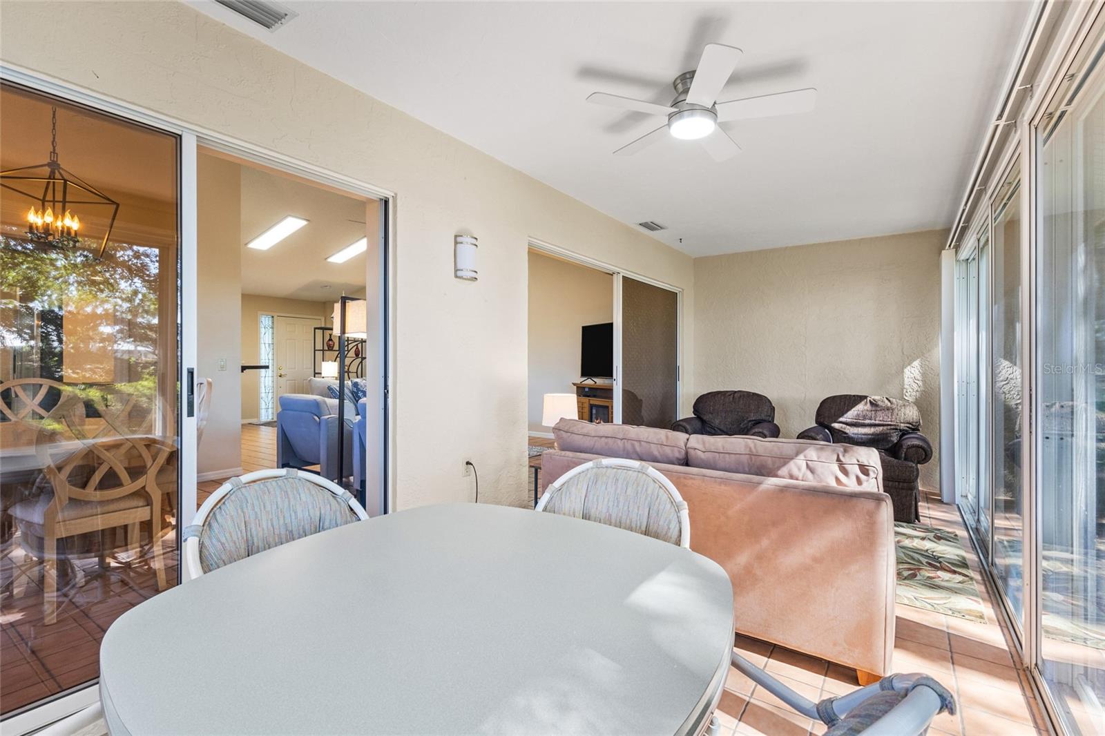 Image 23 of 76 For 138 Southampton Place S # 357