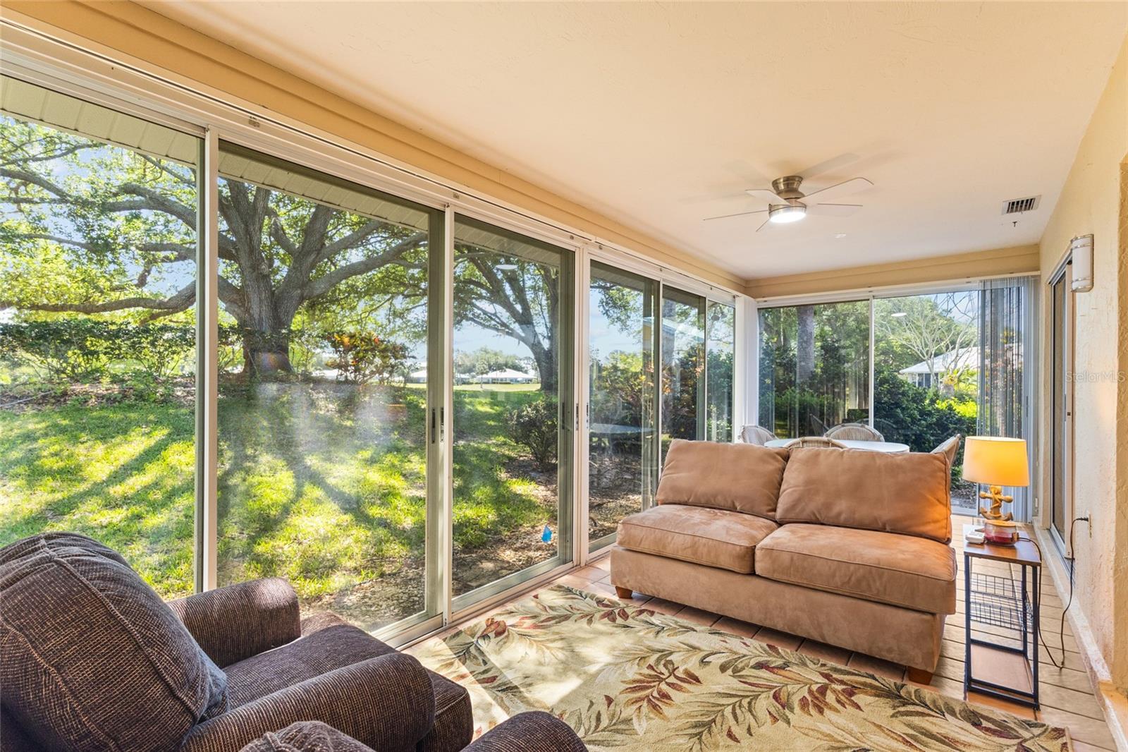 Image 24 of 76 For 138 Southampton Place S # 357