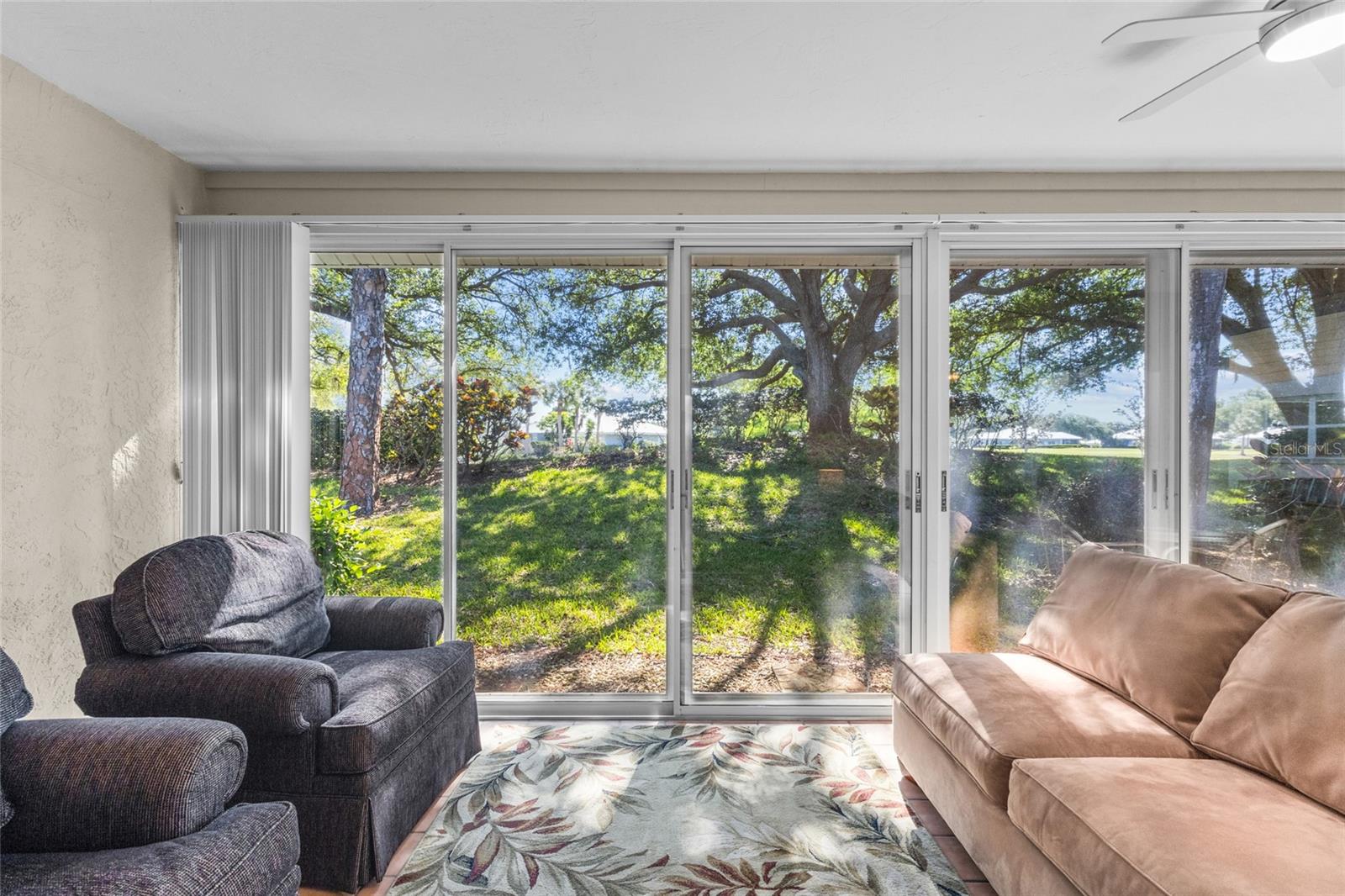 Image 26 of 76 For 138 Southampton Place S # 357