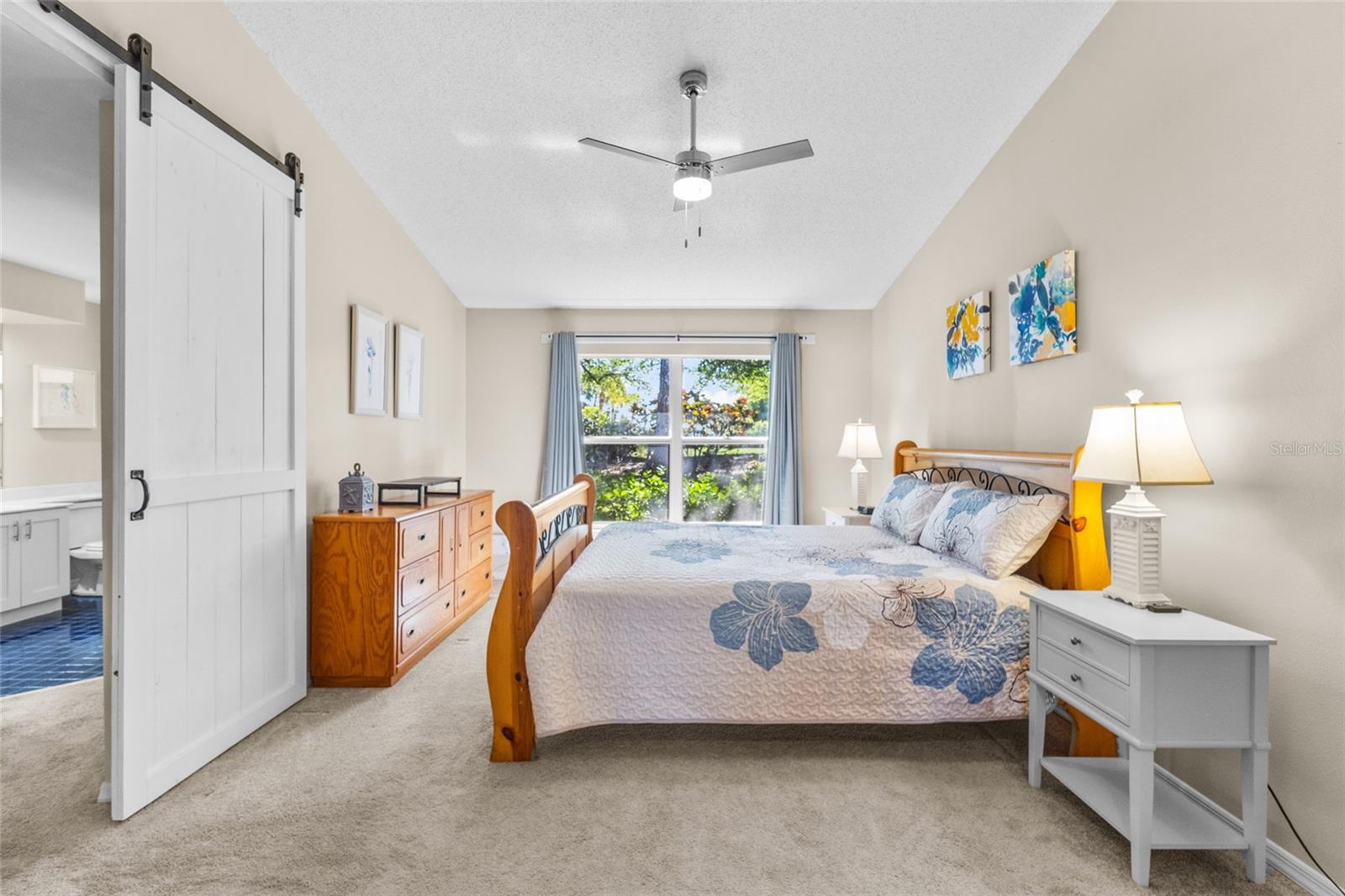 Image 29 of 76 For 138 Southampton Place S # 357