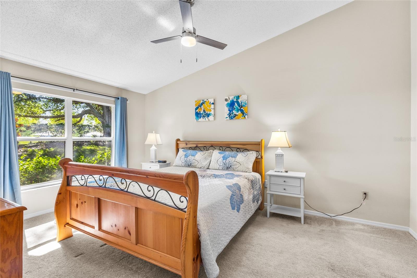 Image 30 of 76 For 138 Southampton Place S # 357