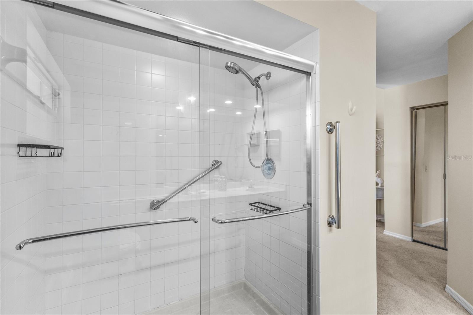 Image 33 of 76 For 138 Southampton Place S # 357