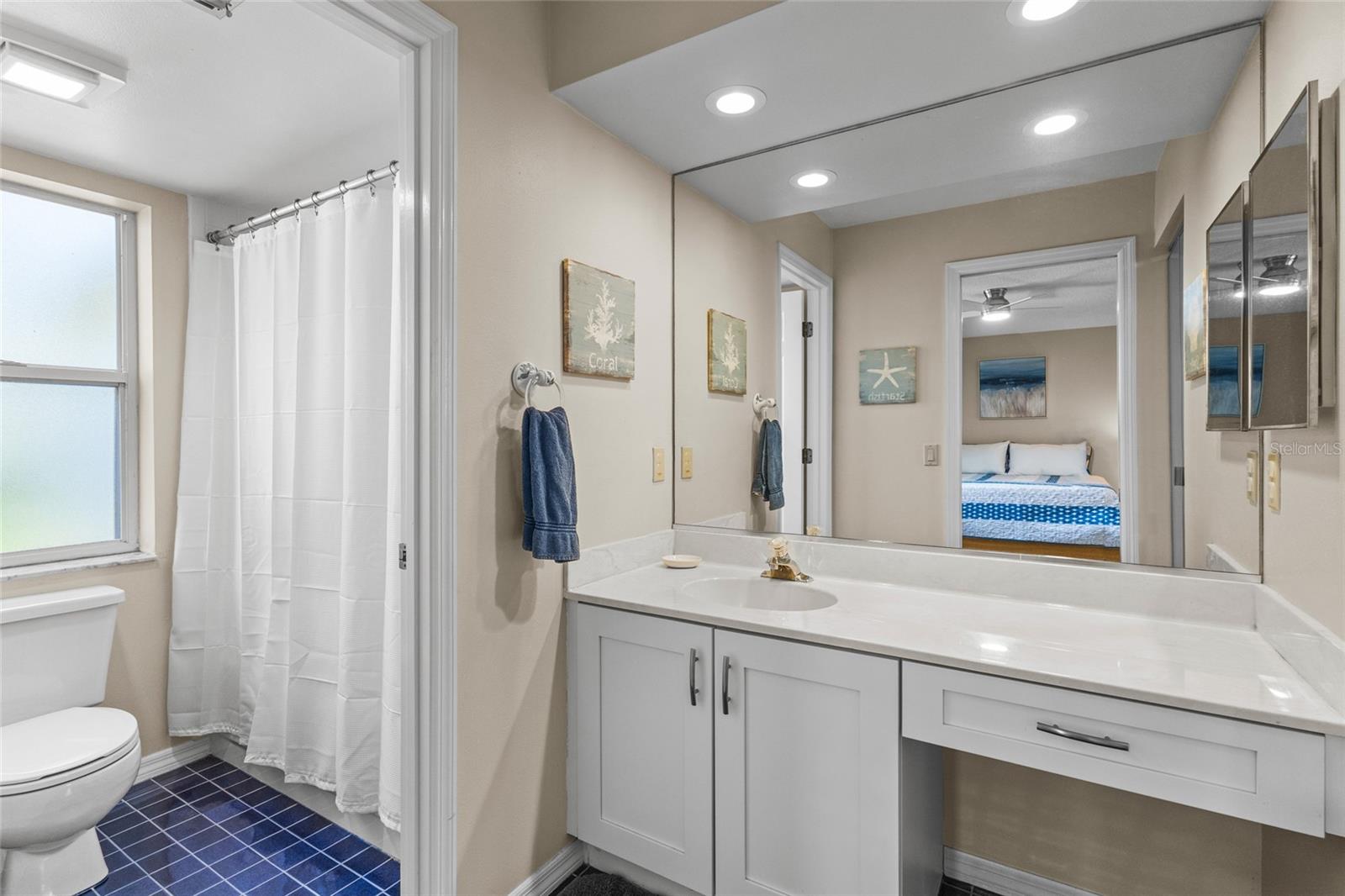 Image 40 of 76 For 138 Southampton Place S # 357