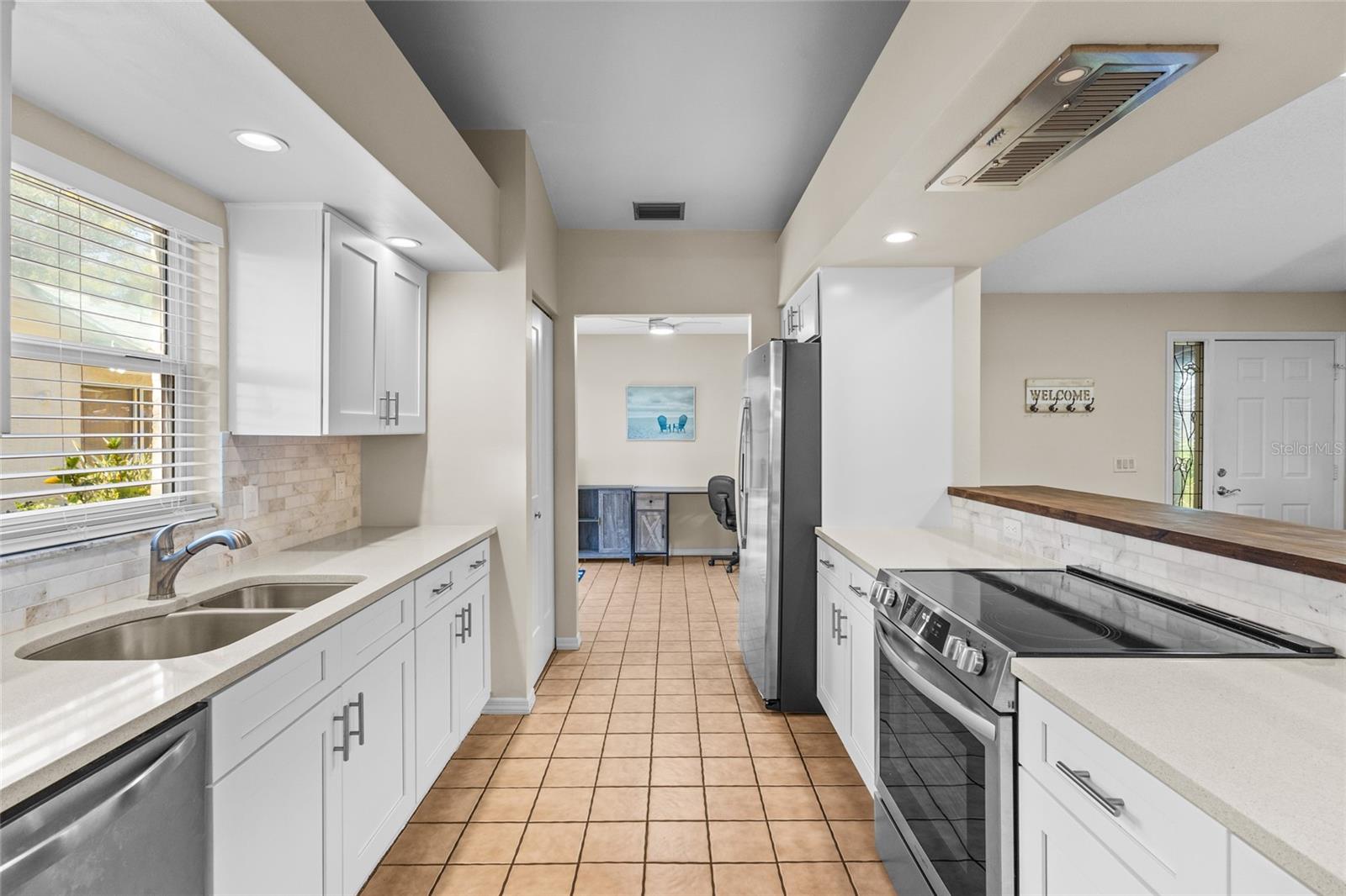 Image 5 of 76 For 138 Southampton Place S # 357