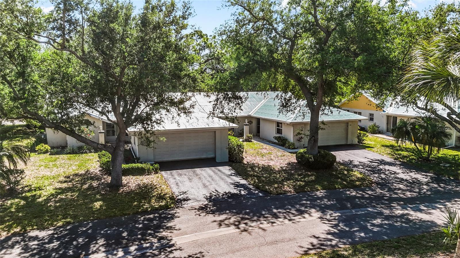 Image 50 of 76 For 138 Southampton Place S # 357