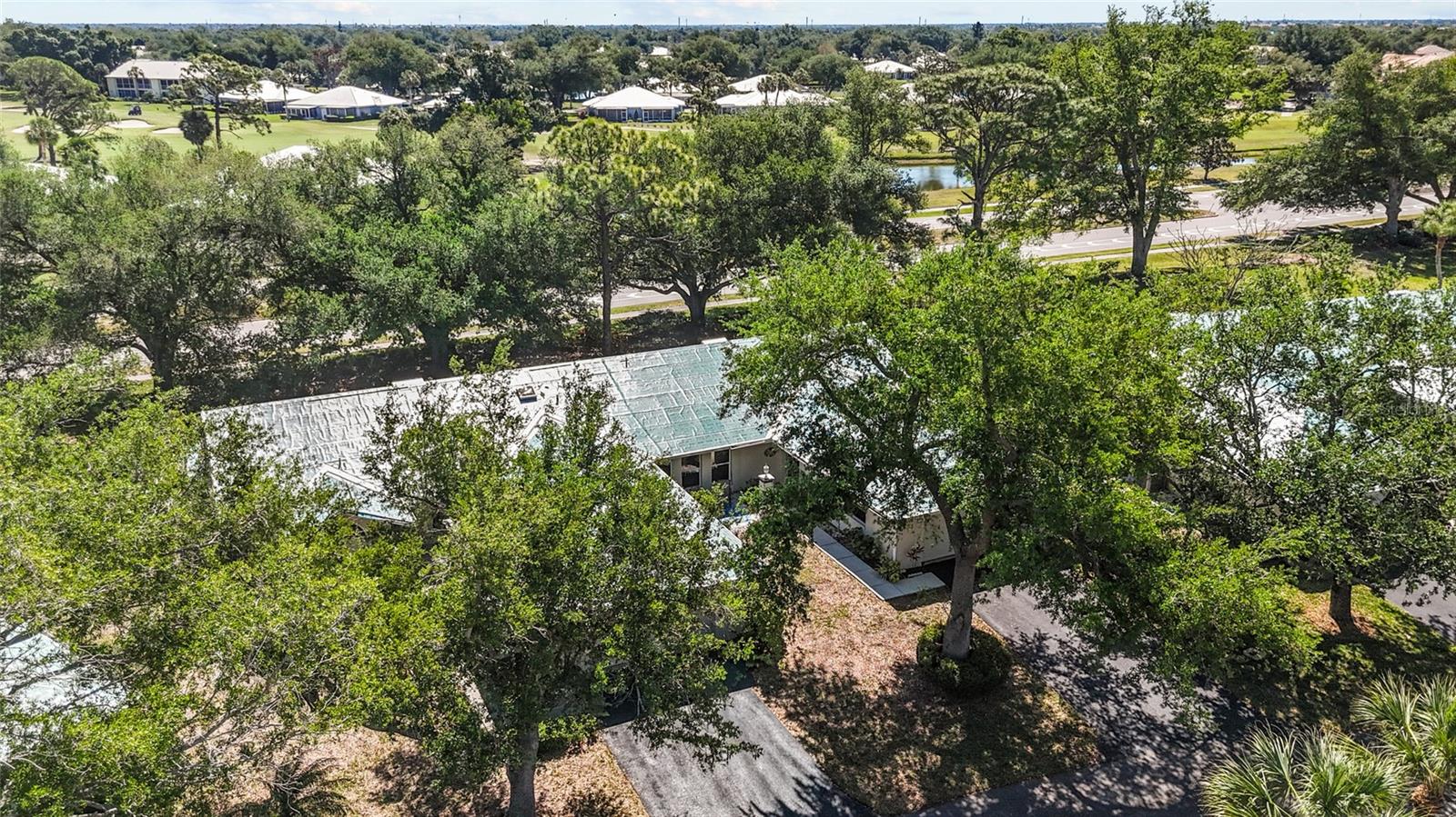 Image 52 of 76 For 138 Southampton Place S # 357