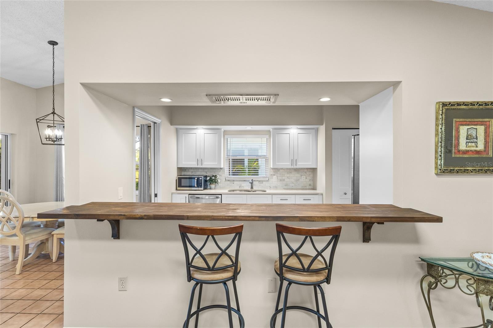 Image 7 of 76 For 138 Southampton Place S # 357