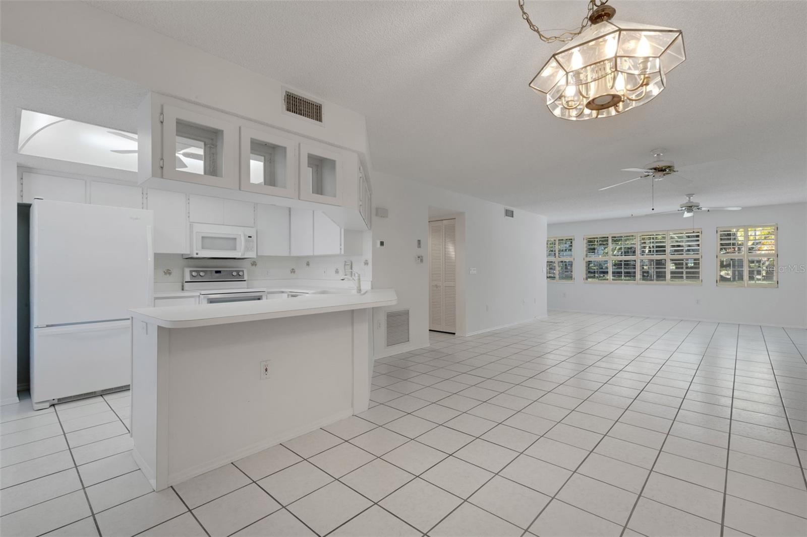 Image 10 of 37 For 528 Venice Avenue # 1