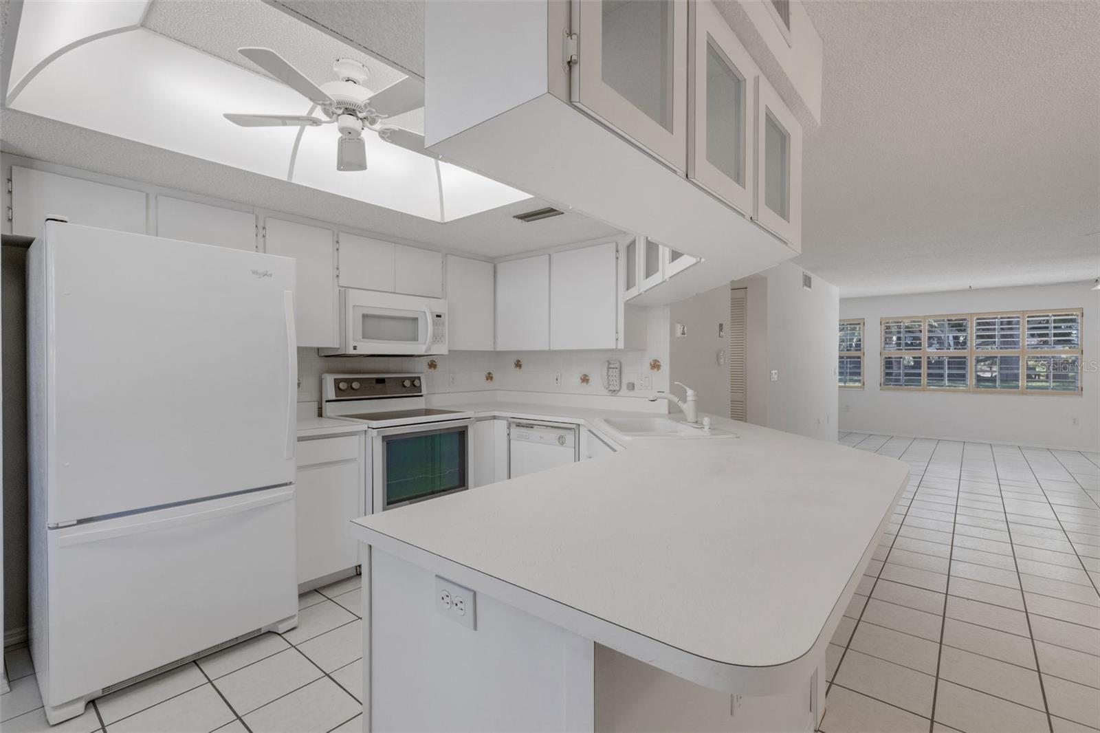 Image 11 of 37 For 528 Venice Avenue # 1