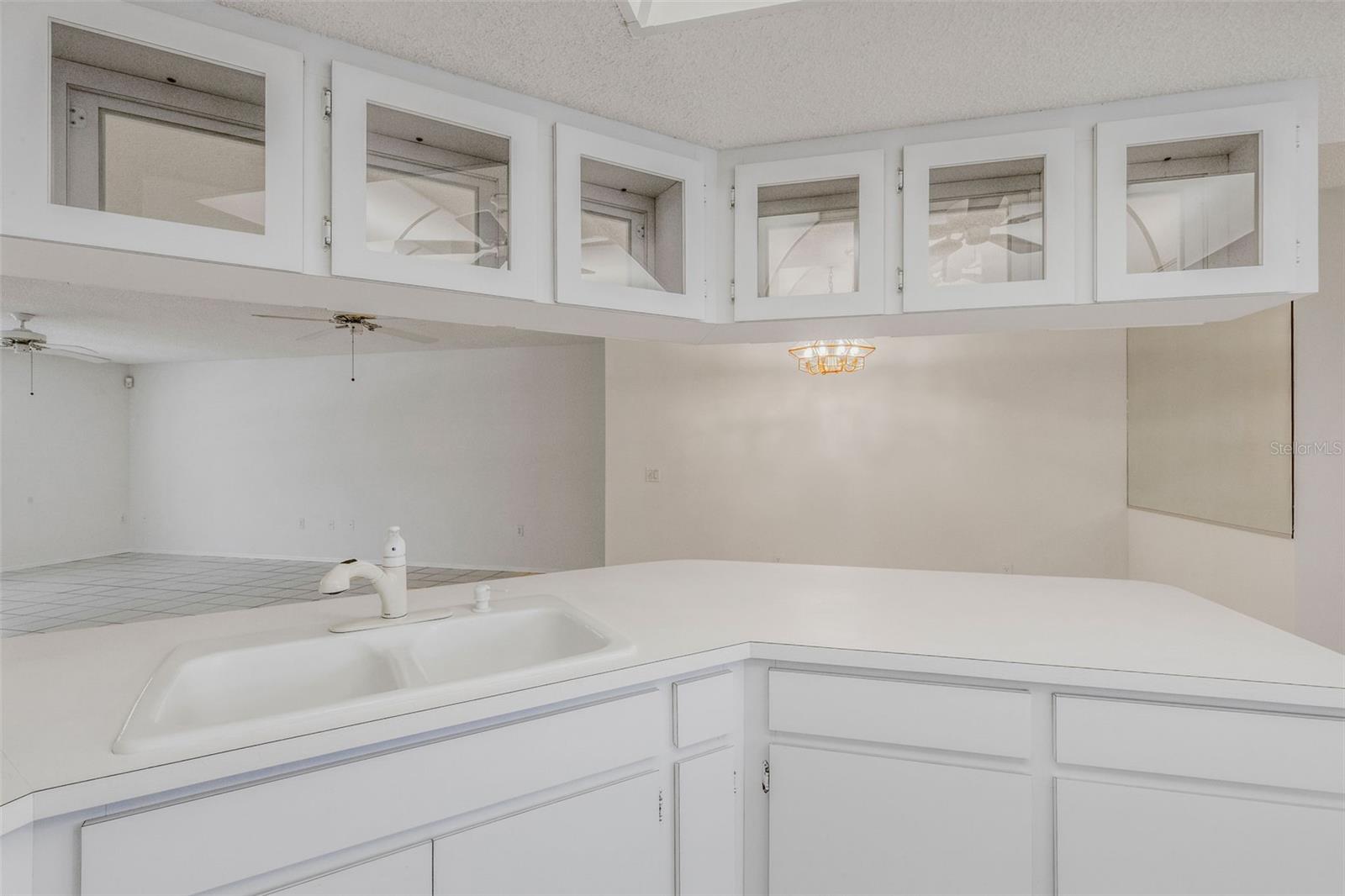 Image 14 of 37 For 528 Venice Avenue # 1