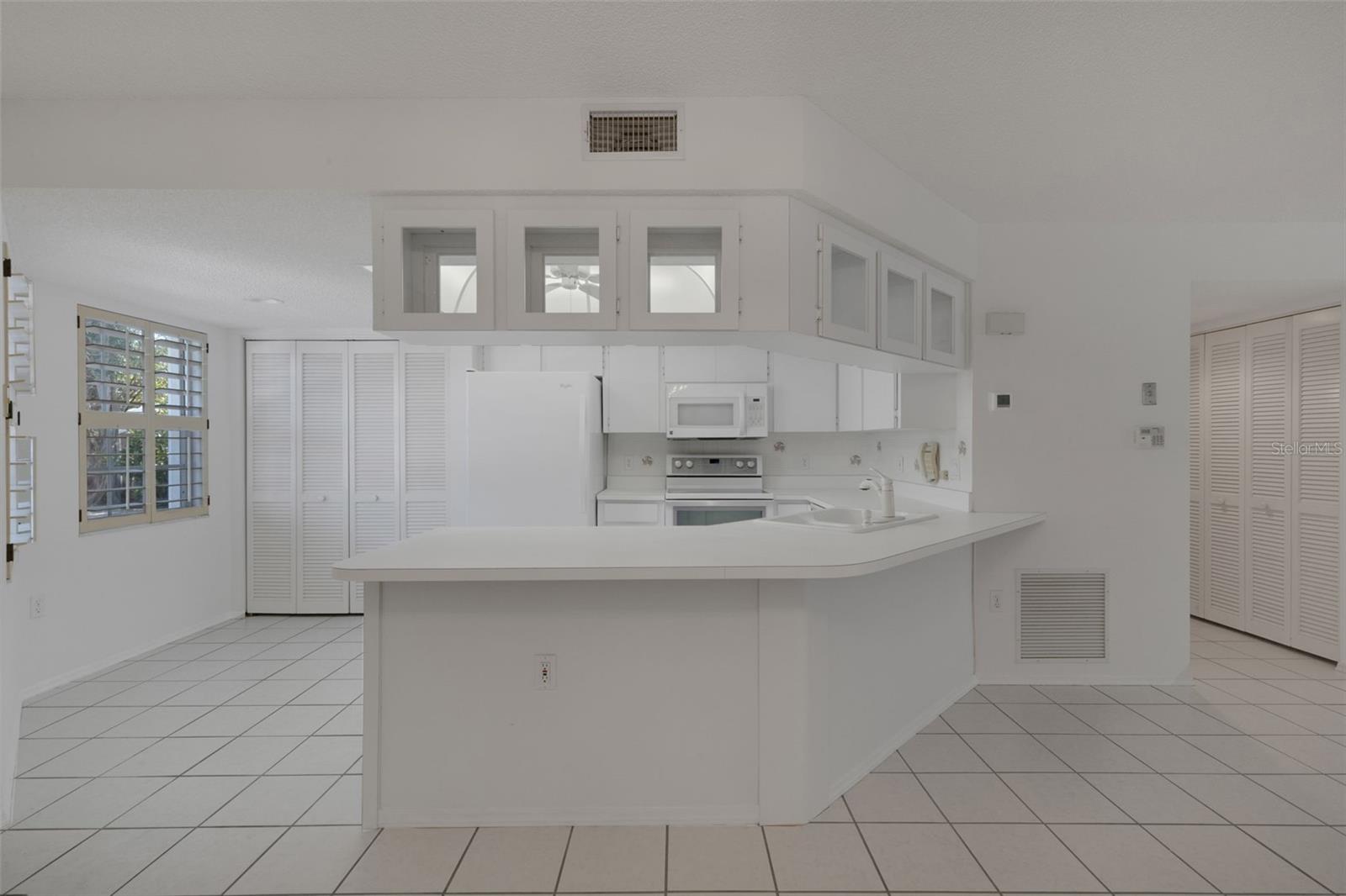 Image 15 of 37 For 528 Venice Avenue # 1