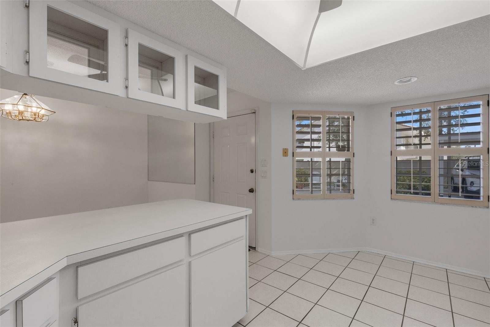 Image 17 of 37 For 528 Venice Avenue # 1