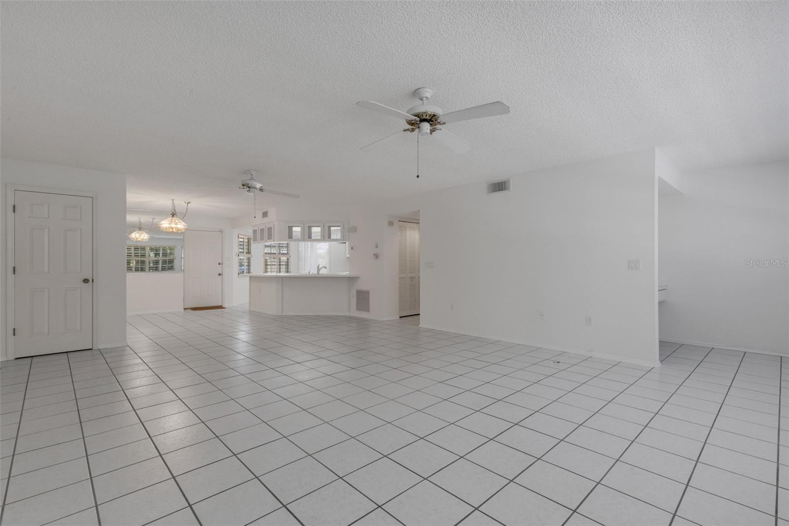 Image 19 of 37 For 528 Venice Avenue # 1